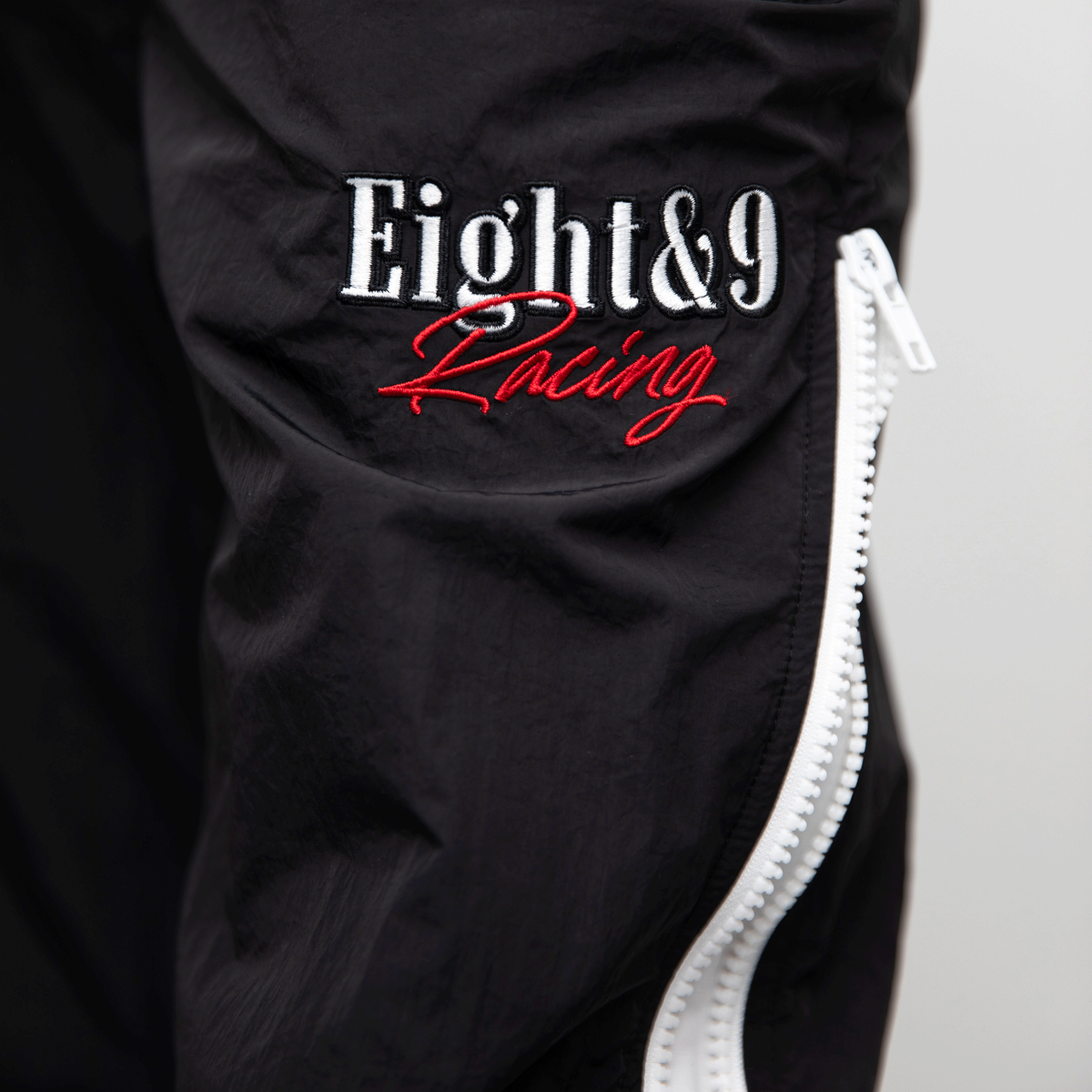 8&9 (SLIDE NYLON FLARE ZIPPER PANT BLACK)