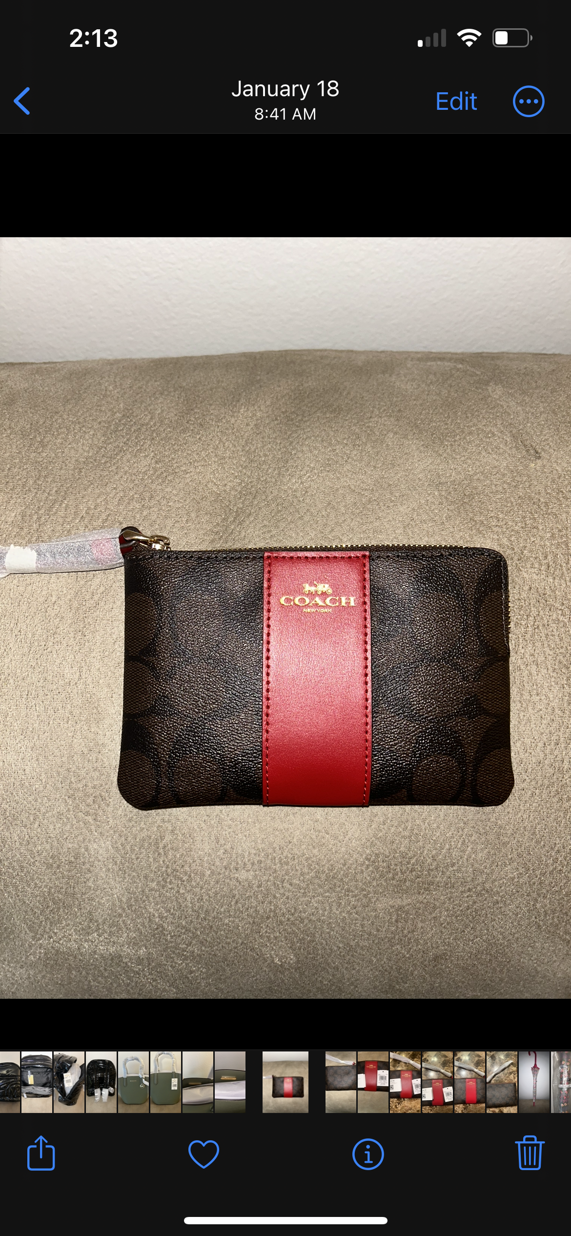 Coach (corner zip wristlet)